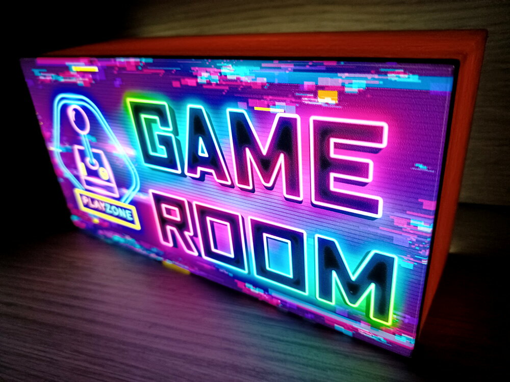 カッコおもろい堂の【LEDデザインライト】ゲーム ゲーム場 ゲーム店 ゲームセンター GAME ROOM ゲーマー テーブルゲーム ネオン風 レトロ 看板 インテリア 雑貨 置物◆Mサイズ◆｜アングル3