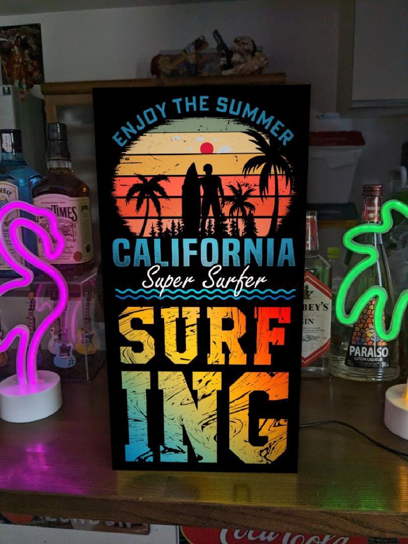 Rakuten - 【Lサイズ】サーフィン 波乗り カリフォルニア ヤシの木 南国 太陽 トロピカル ビーチ 海 夏 ビンテージ アメリカンレトロ プレゼント 店舗 自宅 屋台 キッチンカー パーティー イベント テーブル カウンター サイン ランプ 看板 置物 雑貨 ライトBOX 電飾看板 電光看板
