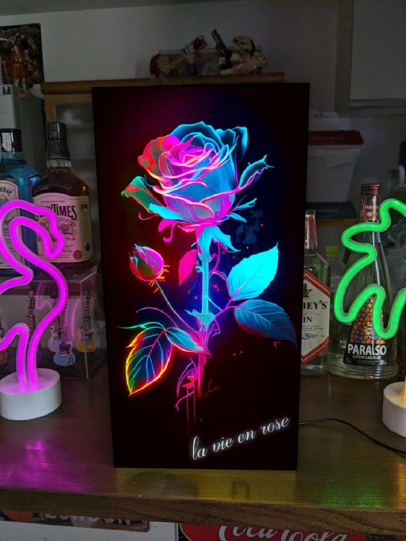 Rakuten - 【Lサイズ】ラビアンローズ バラ ROSE 花 ロック ゴシック スナック パブ クラブ ガーデン 鑑賞 植物 ボタニカル ネオン系 インテリア 装飾 プレゼント 店舗 自宅 パーティー イベント テーブル カウンター サイン ランプ 照明 看板 置物 雑貨 ライトBOX 電飾看板 電光看板