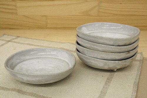 粉引 三ツ足平鉢揃（5枚入） 小鉢 取り皿 お皿 5個入り 小皿 漬物鉢 薬味皿 調味料皿 日本製 陶器 和食器 小付 和風 レトロ 和モダン 和テイスト 国産 おしゃれ 調味料入れ お漬物皿 料亭 旅館