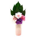 贈りものにピッタリなプリザーブドフラワー。好きな花立てに入れて飾ることができます。プリザーブド加工を施しているので、水やりいらずで長持ちします。 高級花材をふんだんに使用し趣向を凝らしたフラワーギフト。ギフトやプレゼントに最適です。素材:白・緑　小菊、椿葉 生産国:日本 パッケージサイズ:90*220*90mm パッケージ込重量:150g