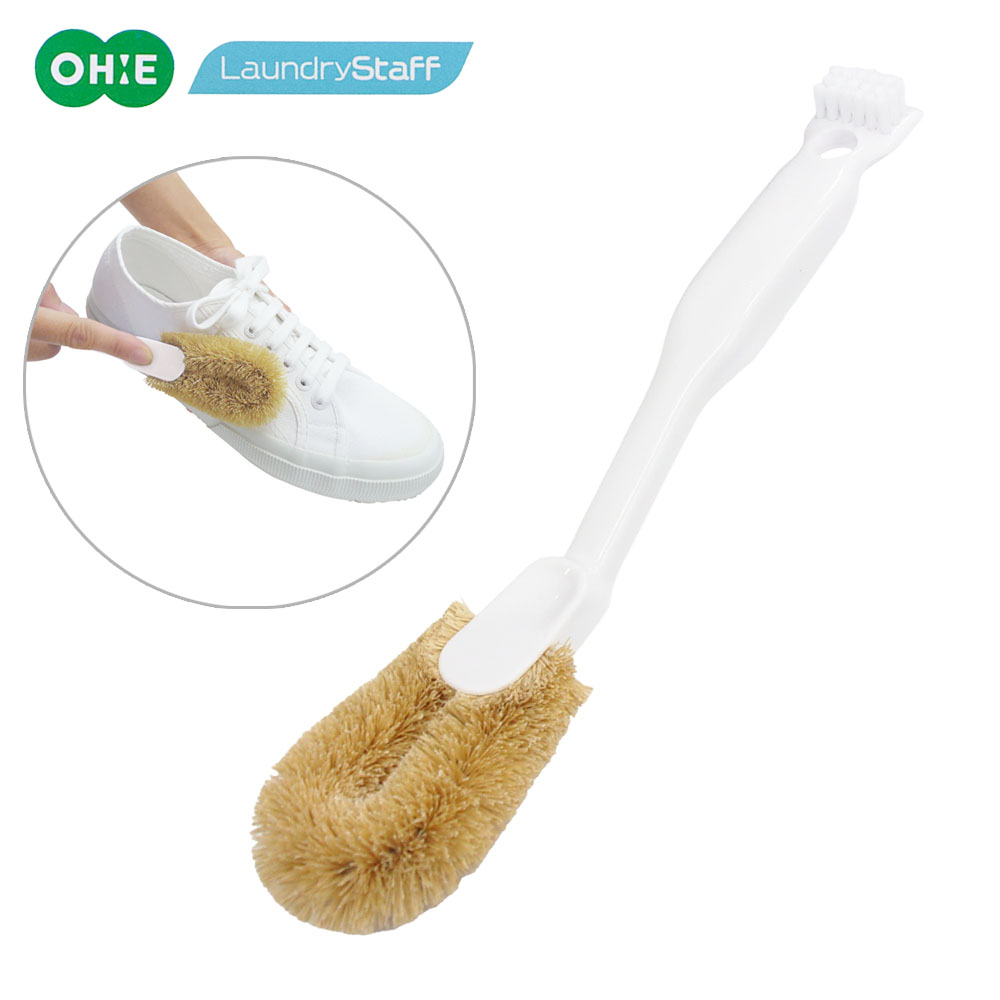 天然素材の靴洗いブラシ生地を傷めにくい天然素材の良さを生かしたシューズブラシ。お子様の靴洗いに◎これ1本で、幼児用のシューズから小・中学生の運動靴までご使用いただけます。コイヤファイバー製メインのブラシヘッドはココナッツの果皮から採れる天然繊維「コイヤファイバー」製です。細かい所まで洗える中底のすみずみまで洗いやすいヘラ・ミニブラシが付いています。商品サイズ（約）幅5×奥行25.5×高さ4cm材質柄/ポリプロピレン 　ブラシ/ポリプロピレン、コイヤファイバー（純植物性繊維）製造国中国製造メーカーオーエ