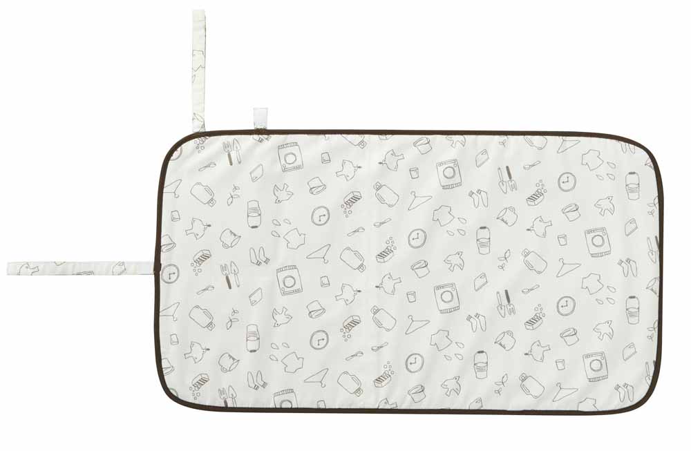 ※お客様のご都合による商品の返品・交換・キャンセルは受け付けておりません。商品仕様をご確認の上、お間違いの無いようお願い致します。◆メーカー:山崎実業 ◆品名:くるくるアイロンマット ランドリー ◆品番:7811 ◆商品サイズ:約72X40X0cm ◆商品重量:約65g ◆品質表示:掛け面:ポリエステル・綿　裏面:ポリウレタンフォーム ◆くるくる丸められるから簡単に広げて、簡単にしまえる!クローゼットに引っ掛けて収納できます。 ◆沖縄県は配送不可となります。ご了承下さい。※品番通りのお手配になりますのでご注文前に必ず商品の仕様・サイズ・品番・色等を確認の上ご注文お願いします。当店のお買い物ガイドも併せてご確認ください。