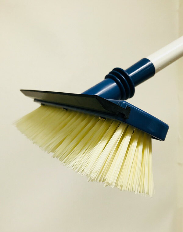 デッキブラシ 通水デッキブラシ ｜ ブラシ 水洗い 掃除 タイル床 ホース 接続 水を流しながら コンクリート タイル 床 玄関 車庫 汚れ落とし