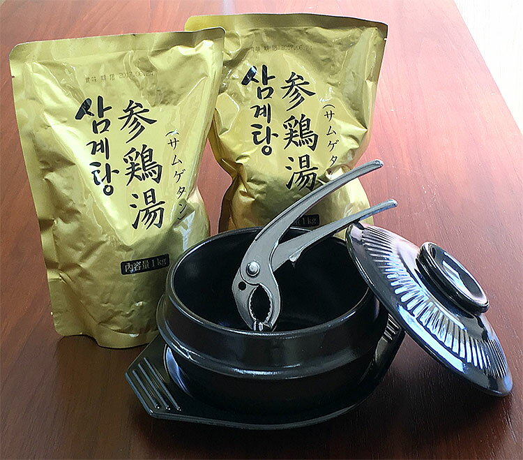 韓国宮廷料理サムゲタンと専用土鍋セット（プロが選んだ参鶏湯1kg×2袋、専用土鍋、土鍋のフタ、専用トレイ、鍋つかみ…