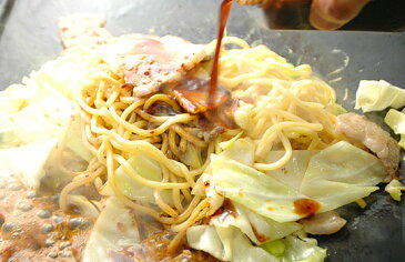 大阪鶴橋・繁盛鉄板焼き屋の焼きそば8食と白菜キムチ250gのセット これまでの焼ソバの常識を覆す!キムチを入れるとさらに美味! 富士宮やきそば、横手焼そばには負けません!【冷蔵限定】