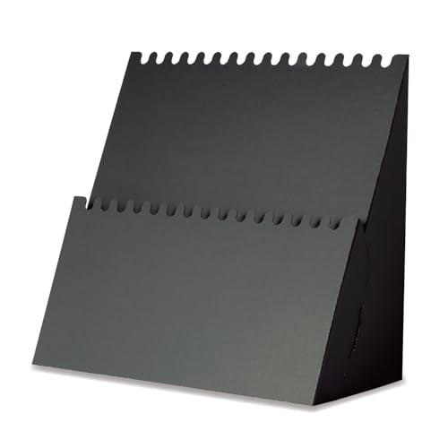 -/-/44-5818・パッケージ個数:1・【入り数】2台袋入・【サイズ】本体(組立時)-高さ260mm×幅288mm×奥行132mm・【色】ブラック・【材質】段ボール(1.5mm厚)・【原産国】日本ネックレスをディスプレイするための組立式の紙製ディスプレイ。 「立てる」「寝かせる」2パターンの置き方で、スペースや商品に合わせて使い分けられる2WAY仕様。 高さのあるディスプレイでショップやイベント販売のブース（ひな壇）作りに最適。 紙（段ボール）製で組立式なのでかさばらず、重くないので、搬入・搬出時の持ち運びもラクラク！ ハンドメイド即売会やアートイベント等で限られたスペースで効果的に作品を綺麗に展示することができる。 ショップ販売や展示会・フリーマーケットに最適。