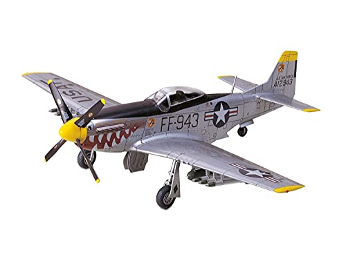 組み立てF-51D マスタング 朝鮮戦争仕様/Small/300060754・Size:Small・パッケージ個数:1・組み立て、塗装が必要なプラモデル。別途、工具、塗料等が必要。商品紹介 見るからに高性能を感じさせるスタイルとともに500ポンド爆弾や6インチロケット弾などの兵装パーツが戦闘攻撃機としての活躍を伝えます。マーキングはシャークマウスがユニークな第18戦闘爆撃航空団所属機など3種類。展示台付き。 このメーカーについて 日本のみならず世界の数多くのファンに親しまれてる模型のトップブランド、タミヤ。プラスチックモデル、ラジオコントロールモデル、そして工作。楽しさにあふれた約600種類もの組立キットは、どれもがメイキングホビーとしての豊かな作る楽しみを持つものばかり。品質、内容の良さでも、タミヤ製品は多くのファンに選ばれ続けています。 使用方法 付属の説明書に従ってモデルキットを組み立てます。 安全警告 組み立て、塗装が必要なプラモデル。別途、工具、塗料等が必要。