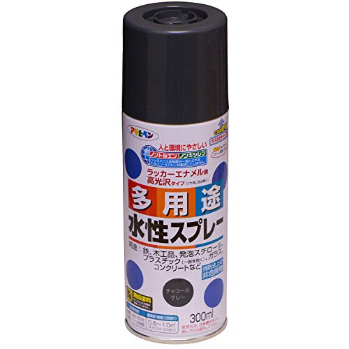 チャコールグレー/300ml/565044・Color:チャコールグレーSize:300ml・パッケージ個数:1・タレにくく、きれいに仕上がります。・油性塗料や、発泡スチロールに塗っても下地を侵さず、いろいろな素材に使用できます。・乾燥前には水ぶきで落とせて、いったん乾くと日光や雨に強い。・消防法上の非危険物・鉛・クロム化合物を使用していません。乾燥時間:夏期/40~50分 冬期/1~2時間 ●塗り重ね時間の目安: 1回で仕上げずに乾燥させてから2回目を塗装してください。 光沢:ツヤあり/ツヤ消し 下処理方法:■塗る面のゴミ、油分、ホコリ、ワックスをとります。 ■塗料がついて困る周囲はあらかじめマスキングテープや養生シートで覆います。 ■取り扱い中は、必要に応じてマスクや保護メガネ、手袋などを使用してください。 ■新しいコンクリートやモルタルには適しません。