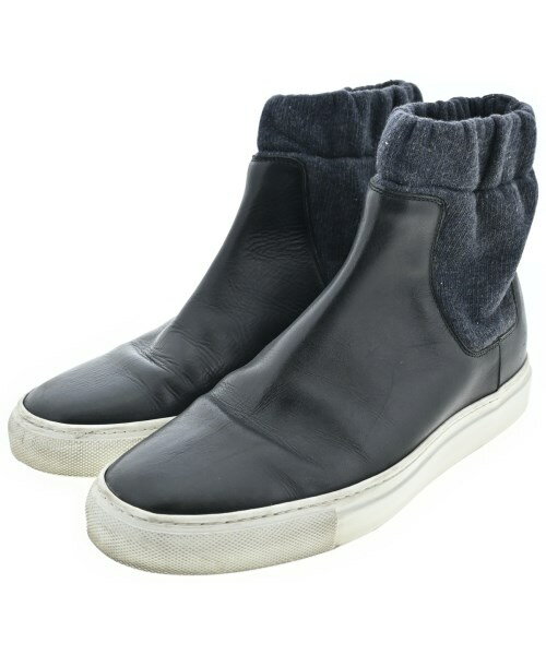 ブランド MM6(エムエムシックス) タイプ レディース 商品番号 2200587013259r20250802 コンディション ランク： B ※商品は全て古着/中古品ですので、ご理解の上ご購入ください。 箱、袋などの付属品の状態はコンディションには含まれず汚れや破れ等の記載もしておりませんので、ご了承ください。 新品同様では裾上げ等お直しがしてある場合もございます。 カラー 黒 サイズ EU38(24.5cm位) 実寸(cm) 高さ:14cm,ヒール:3cm,ソール裏(全長):27cm,ソール裏(幅):9.5cm 原産国 イタリア その他詳細 シーズン：秋冬 スニーカーカット：ハイカット