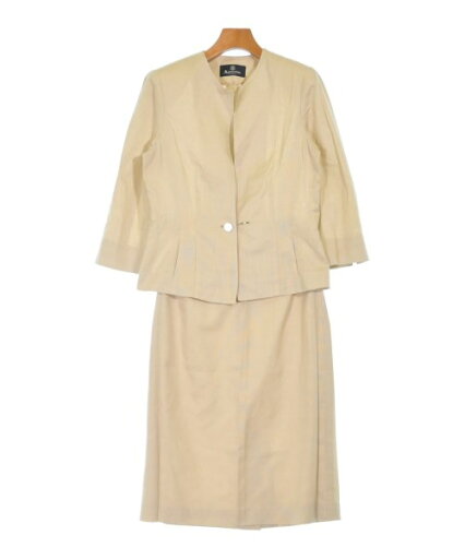 AQUASCUTUM アクアスキュータムセットアップ・スーツ(その他) レディース 7S/7S(S位) ベージュ【中古】【古着】 AQUASCUTUM アクアスキュータムセットアップ・スーツ(その他) レディース 7S/7S(S位) ベージュ【中古】【古着】