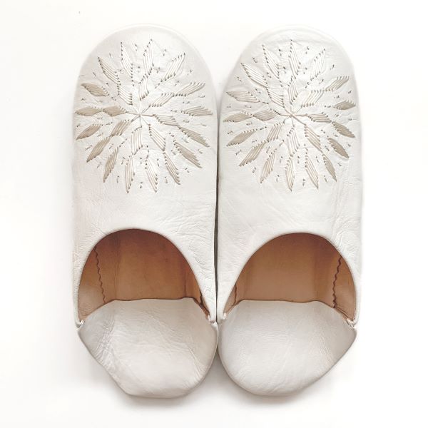 モロッコ スリッパ バブーシュ 刺繍 ホワイト 室内履き スリッパ ルームシューズ 靴 かわいい 可愛い おしゃれ 女性 男性 レディース メンズ 手作り モロ...