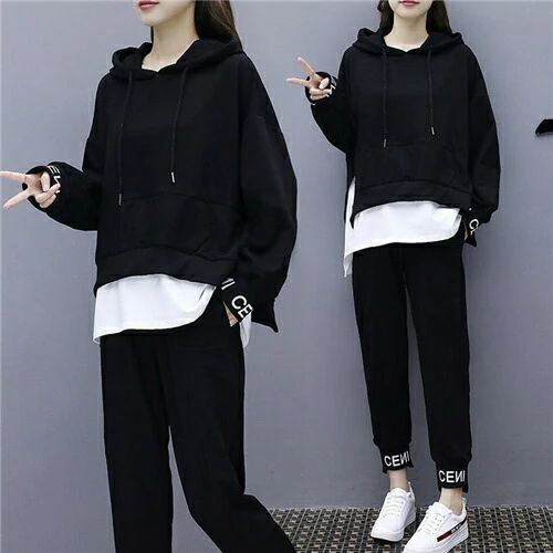 メーカー希望小売価格はメーカーカタログに基づいて掲載しています●リーズナブルでデザイン性の高い、毎日着たくなるようなジャージをお探しの方におすすめです。●ジャージを着るシーンは、トレーニングやスポーツ時以外にもジムの行き帰りの移動着としてや普段着、部屋着などさまざまです。●もちろん複数シーンで着る想定でもOKですので、一番使いたいシーンを決めることで選びやすくなります。●通気性と吸水性、薄手で動きやすく、そして吸湿性に大変すぐれたセットアップになっております。 ソフトな肌触りで、快適な着心地だから、着心地らくらく。 汗も気にしないで　トレーニング 少し汗をかくような トレーニングにもOK。1日中快適に過ごす事が出来ます。●セット持っておきたいマストアイテムです。家でも外出先でも使える優秀ジャージセット。 セットでも別々で も使えるので幅広いコーディネートを楽しめます。 普段使いはもちろん、ウォーキング、ジョギング、ジム、エクササイズ、ヨガ、体操、エアロビクス、ダンス、自転車通勤や通学、お買い物やお出 かけ、お子様の送迎、旅行やアウトドア、ママ友会、散歩やウォーキング、ジョギングやスポーツなど幅広く大活躍します。 畳んでもかさばらず、シワにもなりにくいので 持ち運びにもおすすめです。 ちょっとした外出や急な用事のときにとても役立ちます。上下セット【トップス+パンツ】素材ポリエステル100%季節オールシーズンサイズ【S】着丈：63cm、バスト：98cm、ズボン丈：90cm、参考体重35-45kg【M】着丈：64cm、バスト：102cm、ズボン丈：91cm、参考体重45-52.5kg【L】着丈：65cm、バスト：106cm、ズボン丈：92cm、参考体重52.5-57.5kg【XL/LL】着丈：66cm、バスト：110cm、ズボン丈：93cm、参考体重57.5-62.5kg【2XL/3L】着丈：67cm、バスト：114cm、ズボン丈：94cm、参考体重62.5-70kg【3XL/4L】着丈：68cm、バスト：118cm、ズボン丈：95cm、参考体重70-75kg【4XL/5L】着丈：69cm、バスト：122cm、ズボン丈：96cm、参考体重75-82.5kg注意事項●表示サイズがある場合、多少の誤差(約1-3cm)が生じる場合がございます。●製造上、細かな汚れやシワ糸のほつれが発生する場合がございます。●モニターの発色の具合によって実際のものと色が異なる場合が御座います。●商品の仕様は、製造元の都合により予告なく変更することがあります。また、突然の欠品等で商品手配の遅れや手配ができない場合がございますので、ご了承ください。●土日祝祭日のご注文およびお問い合わせへの弊社からのご連絡は、翌営業日となります。ジャージ 上下セット レディース ジャージ セットアップ 女の子 おしゃれ 上下 スウェット 長袖 春 夏 秋 セットアップ 可愛い 大きいサイズ ルームウェア 部屋着 パーカー ゆったり ジョギング ヨガ 運動着 ダンス アウトドア 体操 通学 旅行 散歩 薄手 黒 ブラック アクティブウェアセットアップ ジャージ レディース トレーニングスーツ 公園 散歩 送料無料"メーカー希望小売価格はメーカーカタログに基づいて掲載しています●リーズナブルでデザイン性の高い、毎日着たくなるようなジャージをお探しの方におすすめです。●ジャージを着るシーンは、トレーニングやスポーツ時以外にもジムの行き帰りの移動着としてや普段着、部屋着などさまざまです。●もちろん複数シーンで着る想定でもOKですので、一番使いたいシーンを決めることで選びやすくなります。●通気性と吸水性、薄手で動きやすく、そして吸湿性に大変すぐれたセットアップになっております。 ソフトな肌触りで、快適な着心地だから、着心地らくらく。 汗も気にしないで　トレーニング 少し汗をかくような トレーニングにもOK。1日中快適に過ごす事が出来ます。●セット持っておきたいマストアイテムです。家でも外出先でも使える優秀ジャージセット。 セットでも別々で も使えるので幅広いコーディネートを楽しめます。 普段使いはもちろん、ウォーキング、ジョギング、ジム、エクササイズ、ヨガ、体操、エアロビクス、ダンス、自転車通勤や通学、お買い物やお出 かけ、お子様の送迎、旅行やアウトドア、ママ友会、散歩やウォーキング、ジョギングやスポーツなど幅広く大活躍します。 畳んでもかさばらず、シワにもなりにくいので 持ち運びにもおすすめです。 ちょっとした外出や急な用事のときにとても役立ちます。上下セット【トップス+パンツ】素材ポリエステル100%季節オールシーズンサイズ【S】着丈：63cm、バスト：98cm、ズボン丈：90cm、参考体重35-45kg【M】着丈：64cm、バスト：102cm、ズボン丈：91cm、参考体重45-52.5kg【L】着丈：65cm、バスト：106cm、ズボン丈：92cm、参考体重52.5-57.5kg【XL/LL】着丈：66cm、バスト：110cm、ズボン丈：93cm、参考体重57.5-62.5kg【2XL/3L】着丈：67cm、バスト：114cm、ズボン丈：94cm、参考体重62.5-70kg【3XL/4L】着丈：68cm、バスト：118cm、ズボン丈：95cm、参考体重70-75kg【4XL/5L】着丈：69cm、バスト：122cm、ズボン丈：96cm、参考体重75-82.5kg注意事項●表示サイズがある場合、多少の誤差(約1-3cm)が生じる場合がございます。●製造上、細かな汚れやシワ糸のほつれが発生する場合がございます。●モニターの発色の具合によって実際のものと色が異なる場合が御座います。●商品の仕様は、製造元の都合により予告なく変更することがあります。また、突然の欠品等で商品手配の遅れや手配ができない場合がございますので、ご了承ください。●土日祝祭日のご注文およびお問い合わせへの弊社からのご連絡は、翌営業日となります。ジャージ 上下セット レディース ジャージ セットアップ 女の子 おしゃれ 上下 スウェット 長袖 春 夏 秋 セットアップ 可愛い 大きいサイズ ルームウェア 部屋着 パーカー ゆったり ジョギング ヨガ 運動着 ダンス アウトドア 体操 通学 旅行 散歩 薄手 黒 ブラック アクティブウェアセットアップ ジャージ レディース トレーニングスーツ 公園 散歩 送料無料"
