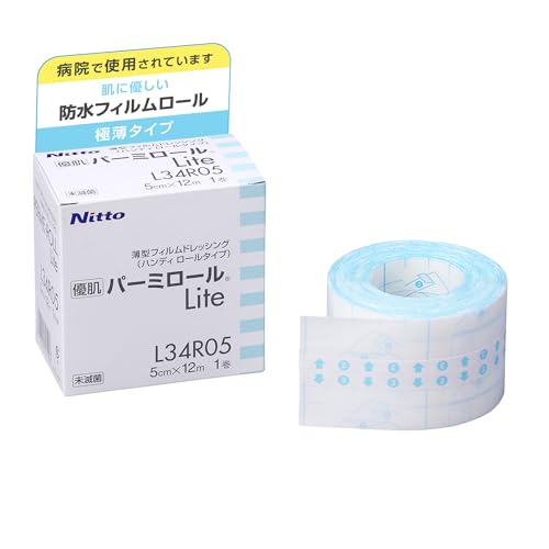 薄さ、肌感覚極薄8ミクロンのフィルムで、肌へのフィット感が向上しました。伸縮性のあるフィルムが身体の動きにしなやかにフィットするので、つっぱり感や違和感が少ないです。 肌に優しい 水蒸気透過性にすぐれた、むれにくく、肌に優しい防水フィルムロールです。「優肌ゲル粘着剤」は、軟らかく皮膚になじみやすいので、角質層を傷つけず優しくはがすことができます。 使いやすいロールタイプで必要な長さに切って使うことができます。手袋をしたまま貼付が可能です。 防水性がある薄くしなやかなフィルムなので、ずれやはがれが少なく、貼付したまま入浴・シャワーができます。 様々な用途に使えるガーゼや絆創膏で被覆した創傷部位の防水などに使用できます。