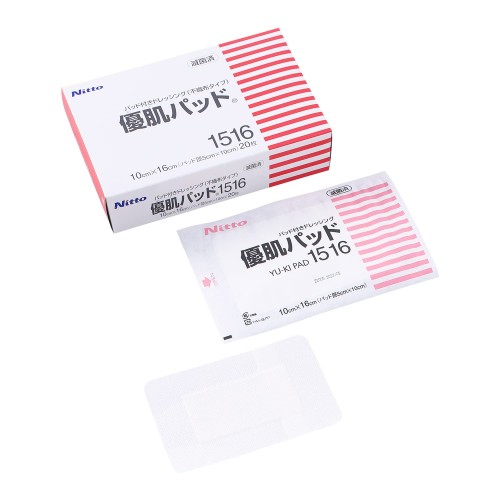 パッドは非固着性・高吸収性です。角質をほとんどはがしません。しっかりと接着し、しかも角質はく離が少ないので、 はがすときの痛みやはがした後のかぶれがほとんどありません。柔軟性・通気性にすぐれています。薄くしなやかな不織布を用いているので、屈曲部や凹凸部にもよくなじみ、 ずれたりはがれたりしません。また、通気性が高いので、むれにくくなっています。簡便・清潔に処置できます。