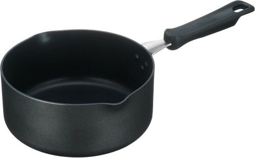 サーモスの片手鍋 焼く・炒める・煮る、様々な調理方法に最適。注ぎやすく液だれしにくい注ぎ口付き ガス火専用モデル(16cmサイズでは揚げ物料理をしないでください) サイズ(約):幅35×奥行20×高さ8cm、本体重量(約):600g、容量:2.0L 生産国:中国 表面加工:ふっ素樹脂塗膜加工 / 外面:(底面を除く)焼付け塗装 素材・材質:本体:アルミニウム合金(底の厚さ2.2mm) / 取っ手:フェノール樹脂