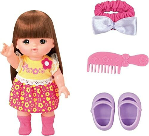 対象年齢 :3才以上 おしゃれが大好きなロングヘアのおしゃれな「れなちゃん」 セット内容:れなちゃん本体(パンツ付き)、ワンピース、シュシュ、ストラップシューズ、くつした、くし メルちゃんのおようふくを使うことができます メルちゃんと一緒にお風呂に入れる