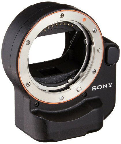 トランスルーセントミラー・テクノロジーを搭載した、35mmフルサイズセンサー対応のマウントアダプター 高精度なピント合わせを可能にする、3点クロス15点AFセンサー搭載 動画撮影でも、高速オートフォーカスが可能 大きさ:約 幅78.5×高さ86.5×奥行44.5mm / 質量:約160g 付属品:ボディキャップ・レンズリヤキャップ・キャリングケース