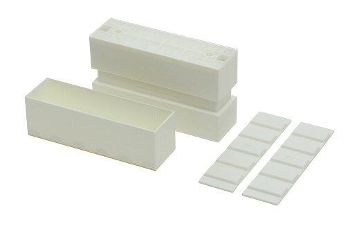 サイズ2×6材(38×140mm)専用　カラーオフホワイト 耐荷重柱一本あたり15kgまで取付寸法275cmまで セット内容本体（1セット）、高さ調整版（2枚）※木材は含みませんので別途ご用意下さい。 踏み台・工具不要の「ばねタイプ」2×6材にかぶせるだけで、天井・床・壁に穴を空けずに壁面収納が手軽に作れる。DIYビギナー向けのラブリコアジャスター。シンプルかつ直線的なデザインで暮らしに溶け込む。 壁面専用壁際に設置してください。横向き設置、間仕切りとしての使用は不可。