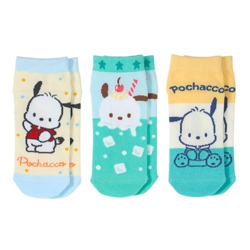 本体サイズ：13-15cm。主な材料・原料：綿49%、ポリエステル49%、ポリウレタン2% キッズスニーカー丈。履き口の内側に油性ペンでお名前を書けるスペース付き。普段着のコーディネートにも合わせやすく、オールシーズン重宝するアイテム。 (C) 2026 SANRIO CO., LTD.　著作 株式会社サンリオ