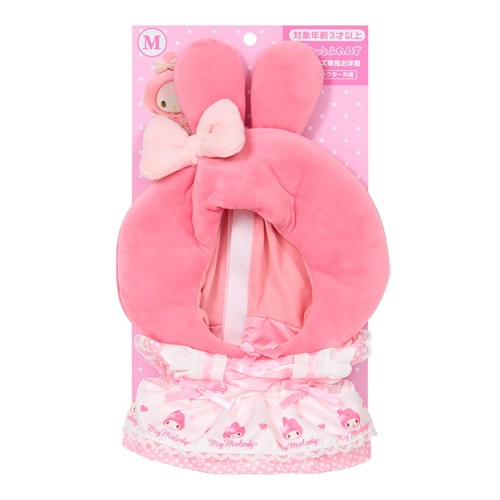 本体サイズ：パッケージ:約幅15×奥行2×高さ27cm。主な材料・原料：ポリエステル 対象年齢3才以上。面ファスナー式開閉。ぴたっとふれんずドールM（別売）にぴったりなお洋服※総柄デザインの部分は、商品によって柄の出方が若干異なります。 (C) 2025 SANRIO CO., LTD.　著作 株式会社サンリオ