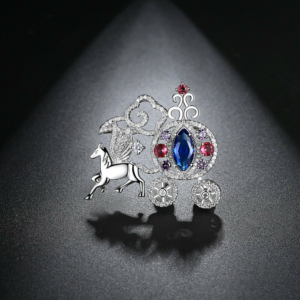 ブローチ キュービックジルコニア ホワイト 真鍮 シルバー エレガント おしゃれ 可愛い かわいい きれいめ モチーフ 馬車 カラフル ペガサス パッケージ付き