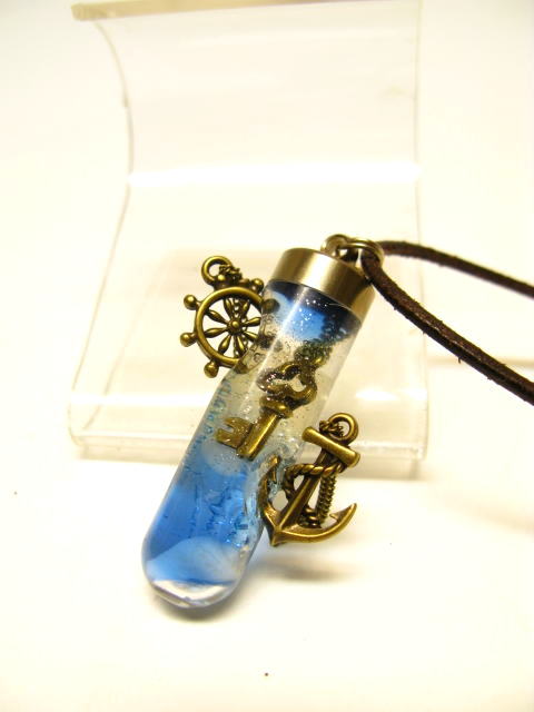 試験管 チャーム ネックレス 【試験管ペンダント】夢の扉を開く鍵ミツバ 【シェル】1345ブルー（泡）イカリ・舵付き