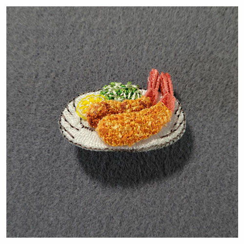 【刺繍ブローチ】エビフライ　Made in japan、刺繍、ブローチ、全面刺繍、食べ物、フード、おいしそう..