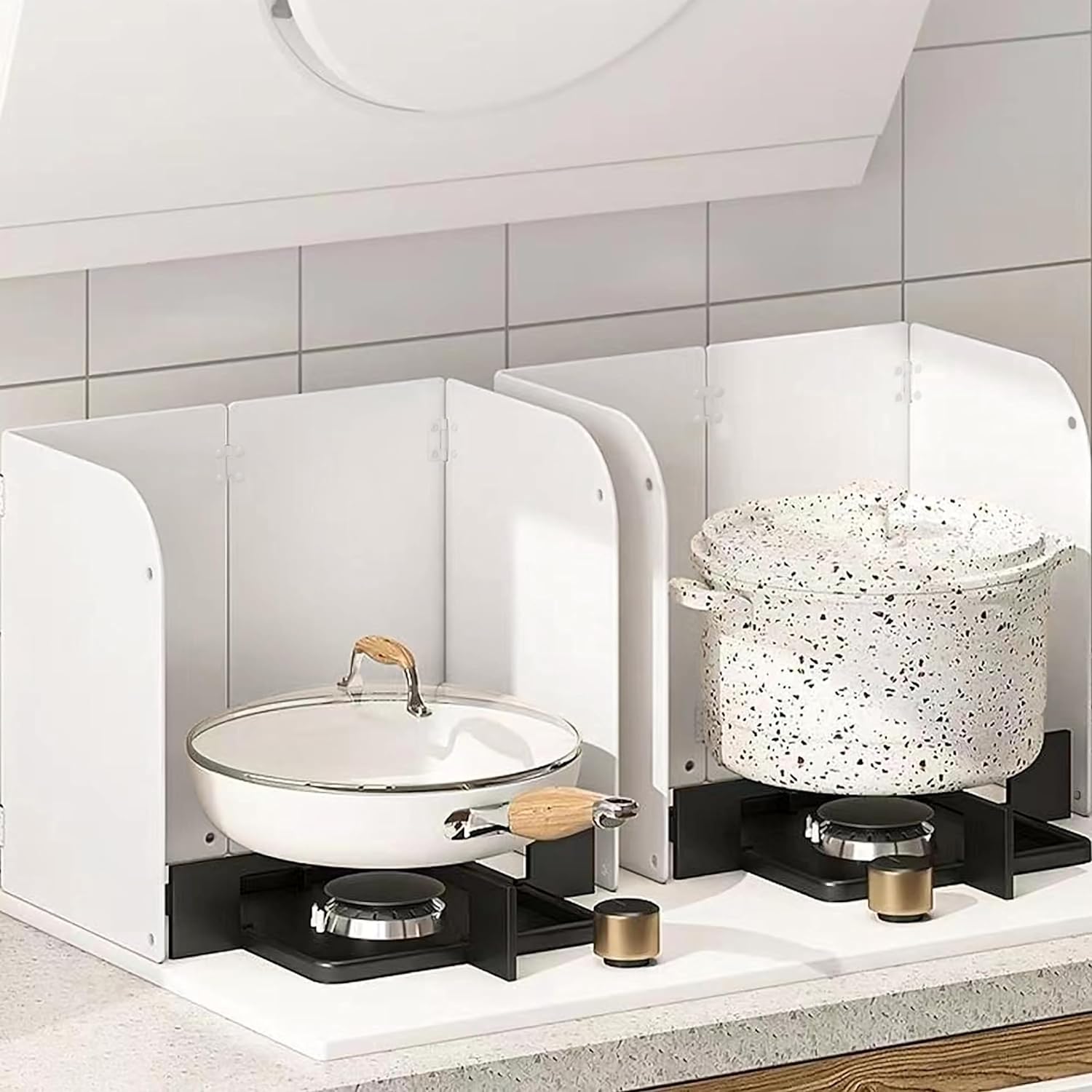 油はね防止ガード 折りたたみ式 レンジガード 油ガード 油ハネガード IHガスコンロ両用 折りたたみ キッチンガード 4枚パネル 多層加工 油汚れ防止オダジマ レンジガード 使うときだけ! コンロガード IHビルドイン専用 ホワイト 3面