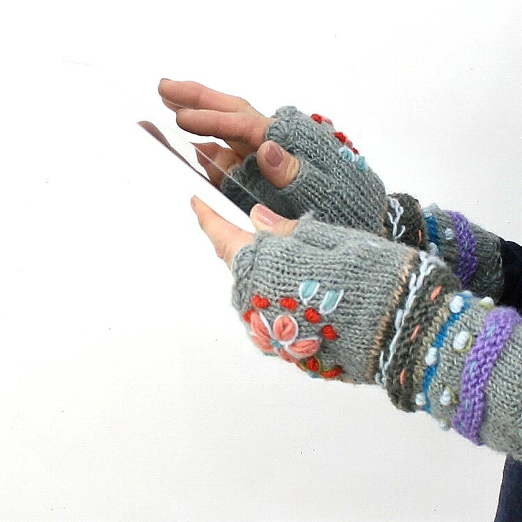 【メール便OK】花刺繍入り　手編み　フィンガーフリー手袋