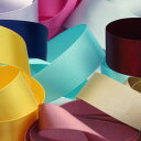 [メーカー] SHINDO（S.I.C.） SHINDO社製（S.I.C.）のポリエステル片面サテンリボンです。市販されているサテンリボンの中でも細番手で高品質な糸を使用しておりますので、滑らかな触感と上品な光沢のあるリボンとなります。豊富なサイズと色バリエーションがあり、選択肢が多いことも特長の1つで、3mm巾は製本時の栞（しおり）にも多く採用されており、アパレルはもちろん、手芸やギフトラッピング用途など、様々な使途でご使用いただいております。※メートルカット品は、実物確認用のサンプルまたはご試作用途向けに販売をいたしております（数量「3」でお求めいただくと、3メートルを1本でお届け）。巻でのご購入前に必ずメートルカット品にて実物をご確認ください。 ■長さの選択■ メートルカット（1〜10mまで）　30メートル巻 ■サイズの選択■ 3mm　6mm　9mm　12mm　15mm　18mm　25mm　36mm　50mm ■カラーの選択■ C/#01 - 49　C/#50 - 114　C/#115 - 192【商品スペック】 　販売単位： 30メートル巻 　幅： 36mm 　材質： ポリエステル100% 　厚み： 0.3mm 　染色： 後染め 　メーカー： SHINDO（S.I.C.） 【バリエーション】 　9サイズ（3mm、6mm、9mm、12mm、15mm、18mm、25mm、36mm、50mm）、全115色をご用意 【お届け目安】 　お急ぎ出荷に対応いたしておりませんため、ご注文確定後4〜5営業日後にお手元に届きます 【洗濯記号】 【ご購入の際の注意点】 ・ディスプレイ性能や設定などにより、商品写真の色と実物が多少異なる場合はあります ・念のため、使用用途に合ったテストをした後にご使用ください ・継ぎ目の入る場合が稀にございますが、その際は余分を入れております ・染色ロットにより多少色目が異なることがあります ・商品の特性により、幅の表示が実物と多少異なることがあります ・高温度の蒸気やアイロン、プレスなどの熱処理により変色、形態変化、移染することがあります ・縫製される生地と本製品の収縮率が異なる場合、シワ等が発生することがあります ・濃色の製品を白色又は淡色の生地と組み合わせて使用すると色移りする場合があります ・ホツレの原因となりますので、製紐、織物のパイピング製品は、縫製の際、耳部分を切り落とさないでください ・ニードル商品は、片耳がループ組織の織製品ですので、このループが解れると織終り方向よりラン現象を起こし、組織破壊に繋がる恐れがあります（切り口を二つ折にする等、ループが解れ難い様にしてください） ・カット面がホツレや糸抜けすることがあり、また強い力が掛かると目ずれすることもあります ・ボビン等に巻かれた商品は、縫製後の収縮を避けるため、一昼夜放反後にご使用ください ・ダンボールケース等による高温多湿下での長期保管は、黄変の原因となりますため、お避けください ・ノックスガス等の影響により黄変、変色することがあります