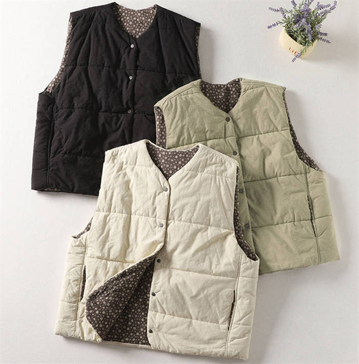 中綿 ベスト キルティングベスト レディース 新作 Vネック 中綿ベスト ノースリーブ 厚手 無地 綿入れ 綿服 裏柄 トップス ジレ 重ね着 コート アウター ゆったり 防寒 秋 冬 前開き ボタン カジュアル レトロ エレガント 大人 暖かい 通勤 OL オフィス 着回し 送料無料