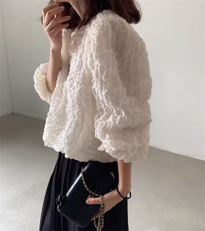 即納 エンボストップス ブラウス レディース トップス プルオーバー かわいい 長袖 ボリューム袖 パフスリーブ ジャカード クルーネック 春 夏 秋 Tシャツ フェミニン 着回し 体型カバー ゆったり シンプル おしゃれ すっきり 大人 カジュアル 韓国風 可愛い rakurakuippinn-10010450 Only STUDIO サンプル画像3