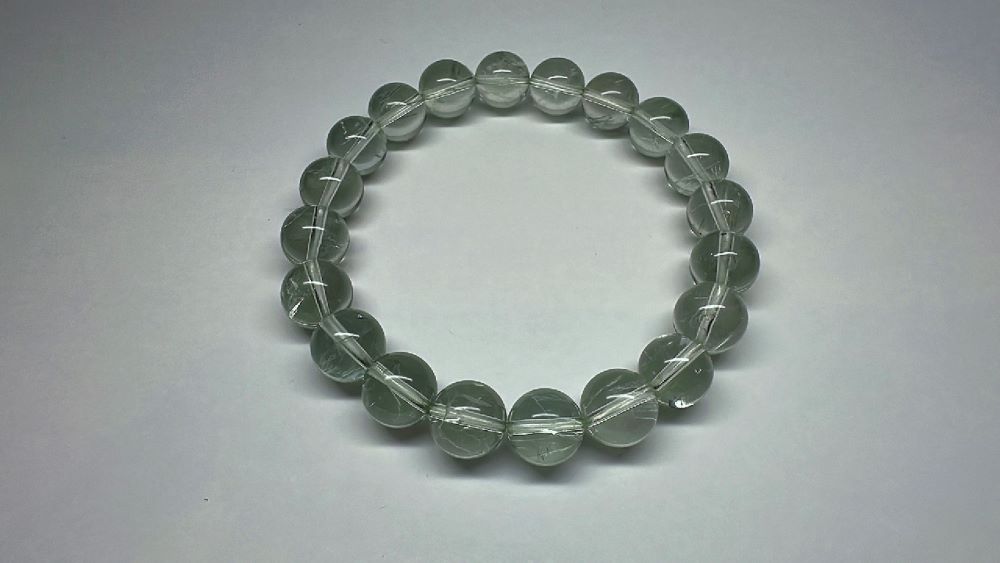 希少価値も高く、コレクションにも最適です。そのため、この美しい鉱石は「知る人ぞ知る」と言える存在として愛されています。 オリゴグレースは、感情を癒し、自己理解を深めるお手伝いをすると言われています。日常生活の中で感じるストレスを軽減し、精神...