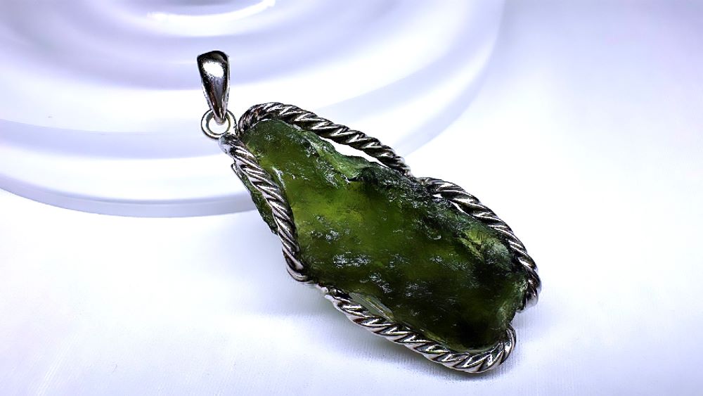 希少な隕石　モルダバイト　ペンダント　シルバー925　鑑別済み