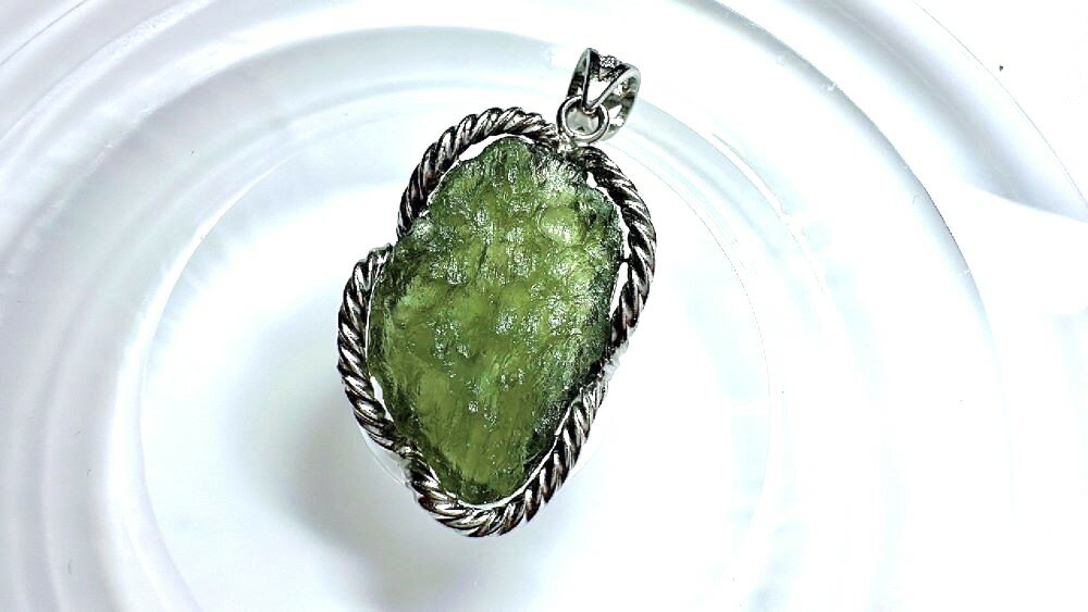 希少な隕石　モルダバイト　ペンダント　シルバー925　鑑別済み