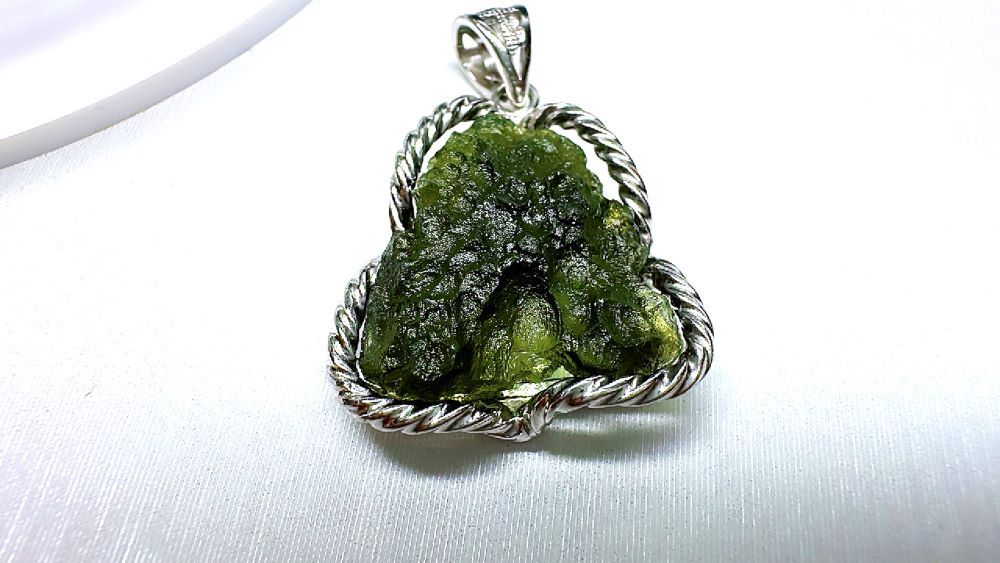 希少な隕石　モルダバイト　ペンダント　シルバー925　鑑別済み