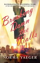 Breaking Down the Walls 50 Courageous and Successful Years at the Forefront of the Women 039 s Movement【電子書籍】 Norma Yaeger