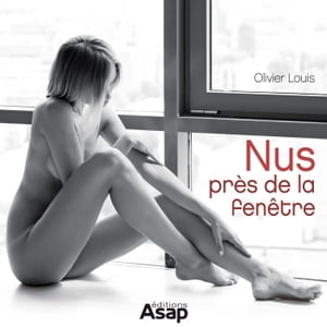 Nus près de la fenêtre