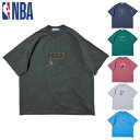 【OFF THE COURT by NBA】 PIGMENT LOGO PRINT TEE Tシャツ ピグメント ロサンゼルス レイカーズ ボストン セルティックス ゴールデンステート ウォリアーズ シカゴ ブルズ フィラデルフィア セブンティシクサーズ ロサンゼルス クリッパーズ