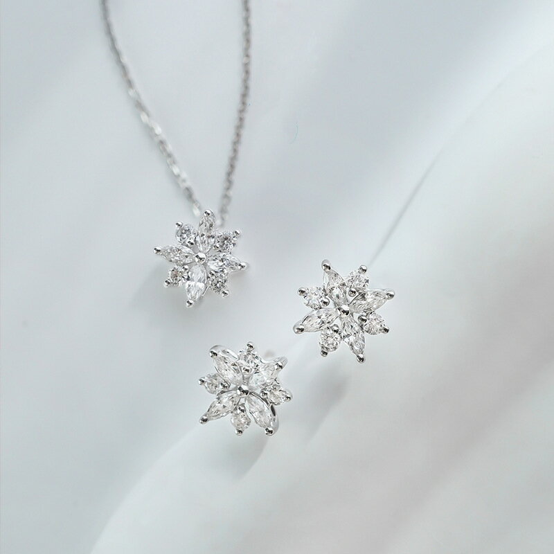 Rakuten - ベツレヘムの星 （クリスマスの星）のスタッドピアス　イヤリング or ネックレス　シルバー925　酸化防止コーティング