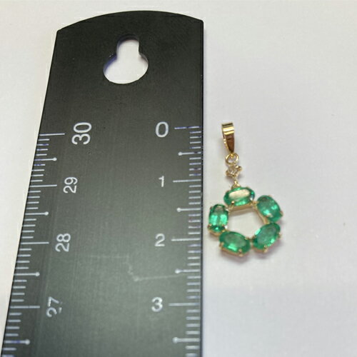 K18 エメラルド1.20カラット3mm×5mm　小判 　5個付 ペンダント　ダイヤモンド0.03カラット 　ファッション　ジュエリー アクセサリー　 レディース 　ギフト　クリスマス　母の日　　結婚記念日　プレセント　無料ラッピング 2