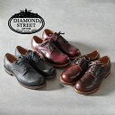 ブランド DIAMOND STREET ダイヤモンドストリート 商品名 DS-520 カラー BLACK(ブラック) DARK BROWN(ダークブラウン) WINE(ワイン) 素材 アッパー/天然皮革(牛革/オイルドレザー）、ソール/合成ゴム(靴底) 生産国 中国 商品情報 ダイヤモンドストリートのプレーントゥショートブーツ。 上質なオイルレザーを使用し毎シーズン使えるショート丈デザインとボリュームのあるシルエット。 流行に左右されることなく、オールシーズン使えるシューズと言えます！ また、グッドイヤーウェルト製法と呼ばれる、手作業でなければ作れない製法を採用するこだわりで、初めてワークブーツに挑戦される方にもオススメの1足です。 ブランド紹介 大人のカジュアルブランド DIAMOND STREET。 高品質なレザ-を活かしクラシカル且つベーシックなデザインを基本としたカジュアルシューズブランドになります。 低価格ながらもコストパフォーマンスの優れたアイテムを提供します。 注意 ・生産時期により仕様に若干の変更がある場合がございます。 ・オイルによる防水加工を施している為、 ご購入時にベタつきを感じることがございますが使用を重ねるごとに馴染んできます。 ・天然革のためのキズや生地感の違い、ハンドメイドのため大きさやハンドステッチなどのバラつき等が見受けられます。予めご了承下さい。