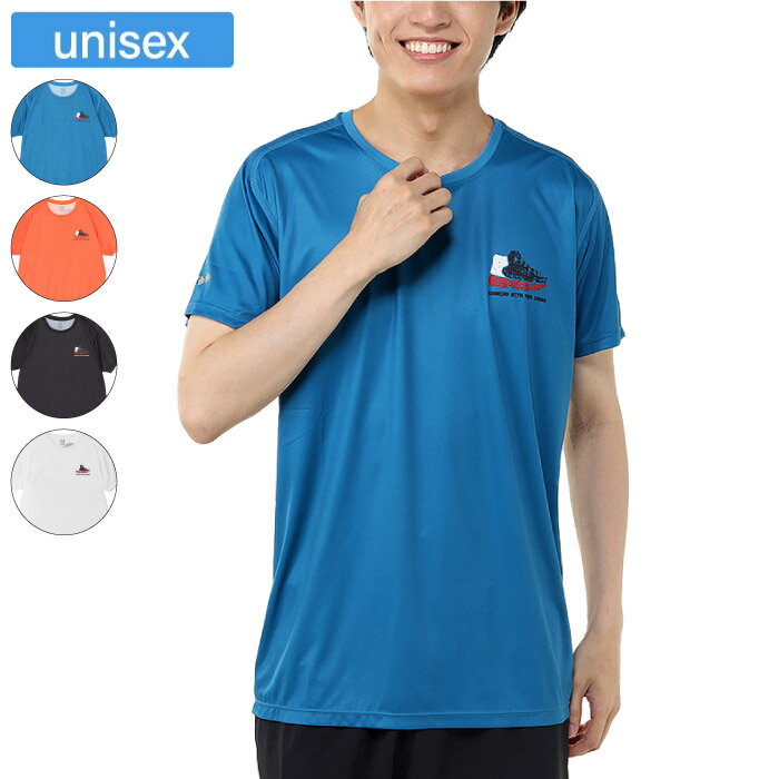 【CHUMSランニングシリーズ】クールな雰囲気のグラフィックで、デイリーにも着やすいランニングTシャツ 〈デザイン〉 プリントにかすれ感を出すことで、シンプルながらもクールな雰囲気に仕上げたTシャツ。左胸にはブービーの顔をシューズ風にアレン...