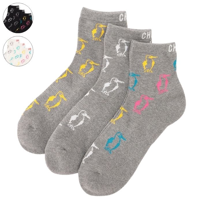 ブービーバードをたくさん散りばめた、キュートなクルーソックス(3足セット) 〈商品仕様〉 ・3足セット ・抗菌防臭加工 ・ブービーバードをたくさん散りばめたデザイン ・履き口に「CHUMS」を編地で表現 〈カラー〉 G001（Gray） K001（Black） W001（White） 〈サイズ〉 S：22-24cm / Length：12cm M：25-27cm / Length：12cm 〈アイテム詳細〉 Material：Cotton Polyester その他 Made in CHINA 〈ご注意ください！〉 ※画像の商品は光の照射や角度により、実物と色味が異なる場合があります。 ■当店でのご注文確定は、当店が定めるお買い物ガイド(下記含む)を理解し、同意したものとしてみなします。 ※実店舗を含め、複数の店舗と在庫を共有しており、ご注文後に在庫切れが発生する場合がございます。その際はメールにてご案内致します。事前にドメイン:shop.rakuten.co.jpをご登録ください。 ※店頭陳列在庫での販売の可能性があります。 ※メーカー画像を使用しておりますが、予告なく仕様やパッケージが変更される場合があります。 ※商品画像のカラーにつきましては、観覧される端末等の設定・環境によって実物と多少異なる場合があります。