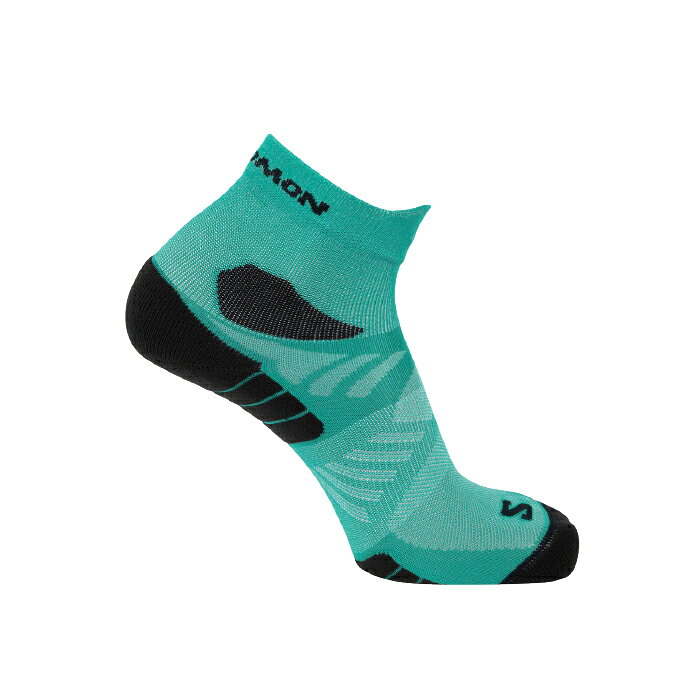 Aero Ankle ソックスはイージーランからテンポラン、インターバルランまで あらゆるランニングに最適な機能を搭載。 フット部は快適さを持続させるテリーニットで、吸湿発散性に優れたポリプロピレンをプラス。 必要な部分に伸縮性を備えています。 【商品の特徴】 ●湿度コントロール フット部に汗や湿気を素早く逃がすポリプロピレン、甲の部分に通気性の良いピケニットを採用。いつまでも快適な履き心地です。 ●クッション性がもたらす快適さ 適度な伸縮性があり、フット部はテリーニットでクッション性をプラス。ペースを上げて距離をのばしても快適な履き心地はそのままです。 ●汎用性 この丈夫なソックスが、耐久レースからスピードを上げるためのテンポランまで、ペースを問わずあなたのランニングスタイルに対応。 【商品詳細】 ■重量（g）... 15g ■厚さ... ライト ■高さ... アンクル ■圧縮性... 圧縮性なし ■素材... 66% ナイロン, 32% ポリプロピレン, 2% ポリウレタン 【お手入れについて】 ■漂白はしないで下さい。 ■ドライクリーニングはしないで下さい。 ■アイロンはかけないでください。 ■タンブラー乾燥はお避けください。 ■洗濯機で洗濯（30℃でデリケート洗い） ※商品の仕様やデザインは予告なく変更することがあります。 このため、掲載されている画像と一部の仕様やデザインが異なる場合がありますが 商品の性能については変更はございません。 ■当店でのご注文確定は、当店が定めるお買い物ガイド(下記含む)を理解し、同意したものとしてみなします。 ※実店舗を含め、複数の店舗と在庫を共有しており、ご注文後に在庫切れが発生する場合がございます。その際はメールにてご案内致します。事前にドメイン:shop.rakuten.co.jpをご登録ください。 ※店頭陳列在庫での販売の可能性があります。 ※メーカー画像を使用しておりますが、予告なく仕様やパッケージが変更される場合があります。 ※商品画像のカラーにつきましては、観覧される端末等の設定・環境によって実物と多少異なる場合があります。