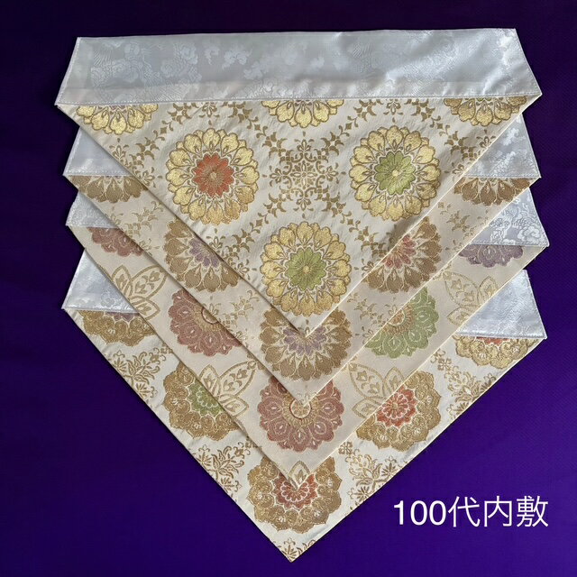 夏用打ち敷き100代 　柄4種類有り（白地） 　仏壇の中の須弥壇や前卓などに垂らして飾ります。4種類の柄からお選びください。　100代 横幅約42cm×垂れ約21cm(名古屋寸法 50代用)　 送料無料（クリックポスト）