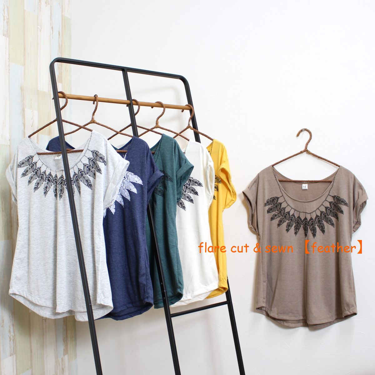 フレアカットソー Tシャツ フェザー柄 /002 ネイティブ エスニック アジアン 民族 レディース ヨガ ダンス 衣装 フェザー 羽根 Aライン フェス イベント 春 夏 リゾート