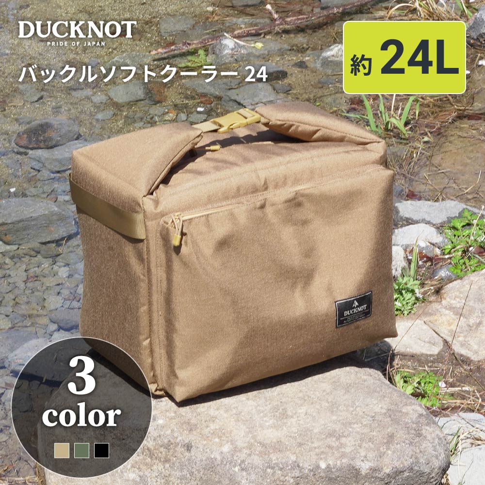 商品名 DUCKNOT ダックノット バックルソフトクーラー24 カラー OD／コヨーテ（DUCKNOTロゴ）／ブラック(限定カラー) サイズ （外寸）W43×H33×D25cm （内寸）W39×H29×D21cm 重量 本体：1040g（個体差があります） ベルト：87g（個体差があります） 容量 約23.7L ※2Lのペットボトルを立てて6本入れられます。 素材 本体表地：ナイロン1000D ナイロン100% 表地撥水加工 本体裏地：PVC（ポリ塩化ビニル） ポケット裏地：表/アルミ蒸着シート 裏/EPE 中材：ポリプロピレン 厚さ20mm 商品説明 使い勝手を重視した結果、削ぎ落とされたシンプルなデザイン、軽量化に成功！ たっぷり容量！高い保冷力!!を実現しました。 バックルの簡単装着でショルダーストラップを付けられ、肩掛けと2Wayの使用が可能です。 ファスナー開閉の大きく開く間口で、物の出し入れがラクラク！ 使用時ダブルファスナーで冷気を逃さず開閉出来ます！！ フロントのポケットにも簡易保冷機能をプラス、背面にはモールシステム付き、 GOAL ZERO（ゴールゼロ）やLedlenser(レッドレンザー) ML4が収納可能です。 裏地を取り出して洗えるので清潔にご使用いただけます。 ※日本国外への発送は行っておりません。 ※Our company does not make international shipments. ※予告なく仕様が変更になる場合がございます。▼ソロキャンプにぴったりな【12L】ver.はコチラ！▼ ≫バックルソフトクーラー12