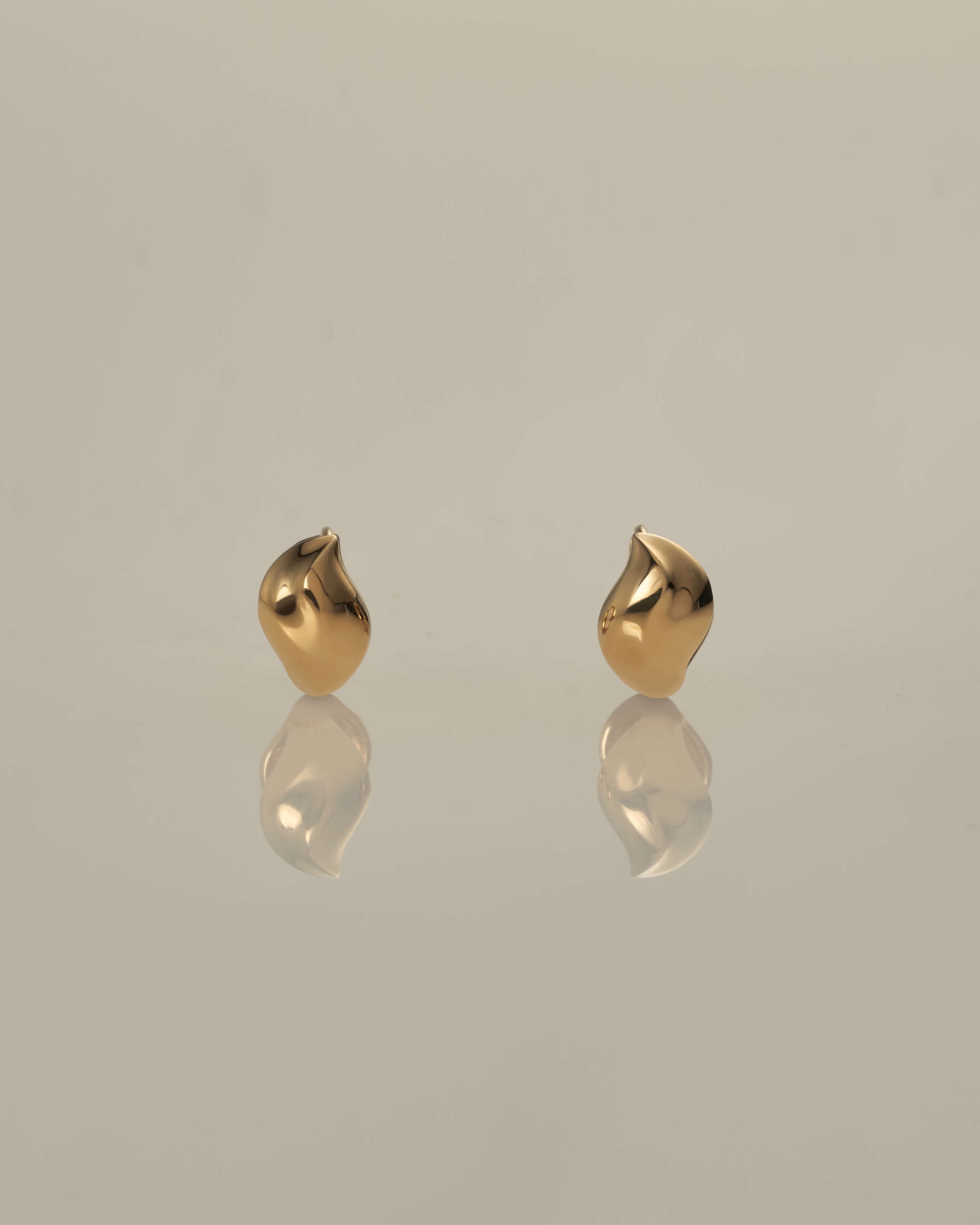 XOZ クロスオズ K18 リーフ シルク ピアス レディース 女性用 葉っぱ 植物 シンプル スタッドピアス ゴールド 18金 18K ピアス ジュエリー プレゼント ギフト 金属アレルギー対応 RAPA ラパ